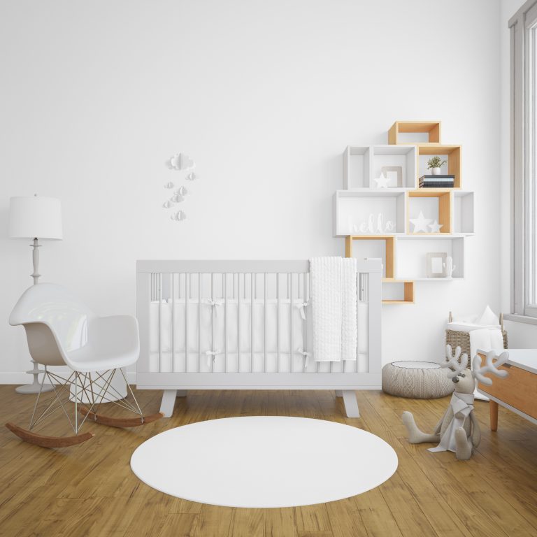 quarto de bebê branco