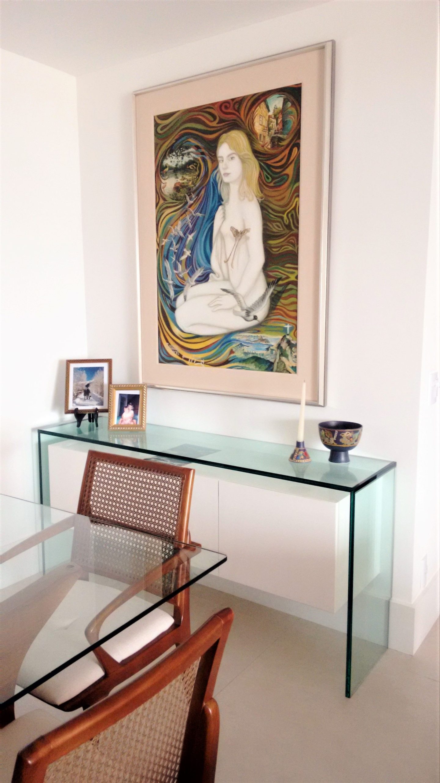 5 formas de usar o aparador de vidro na decoração do seu lar; a 3ª é minha favorita