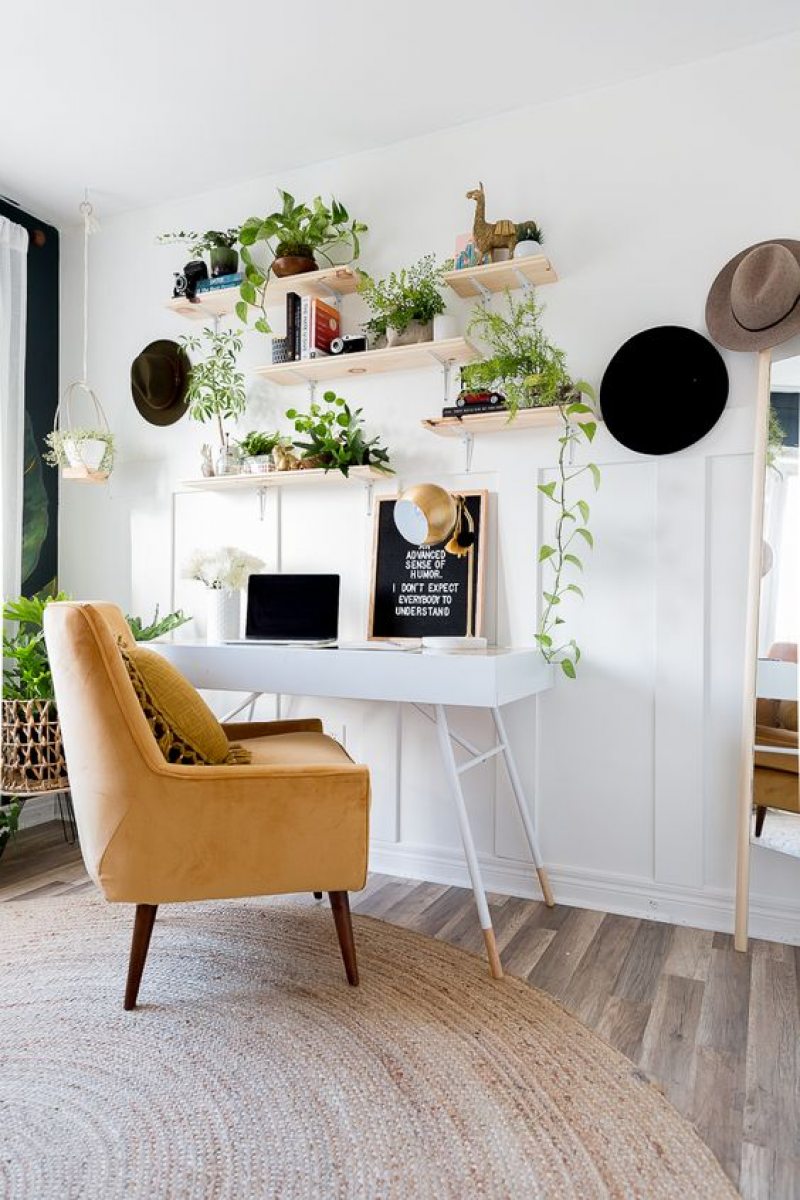 home office com poltrona laranja