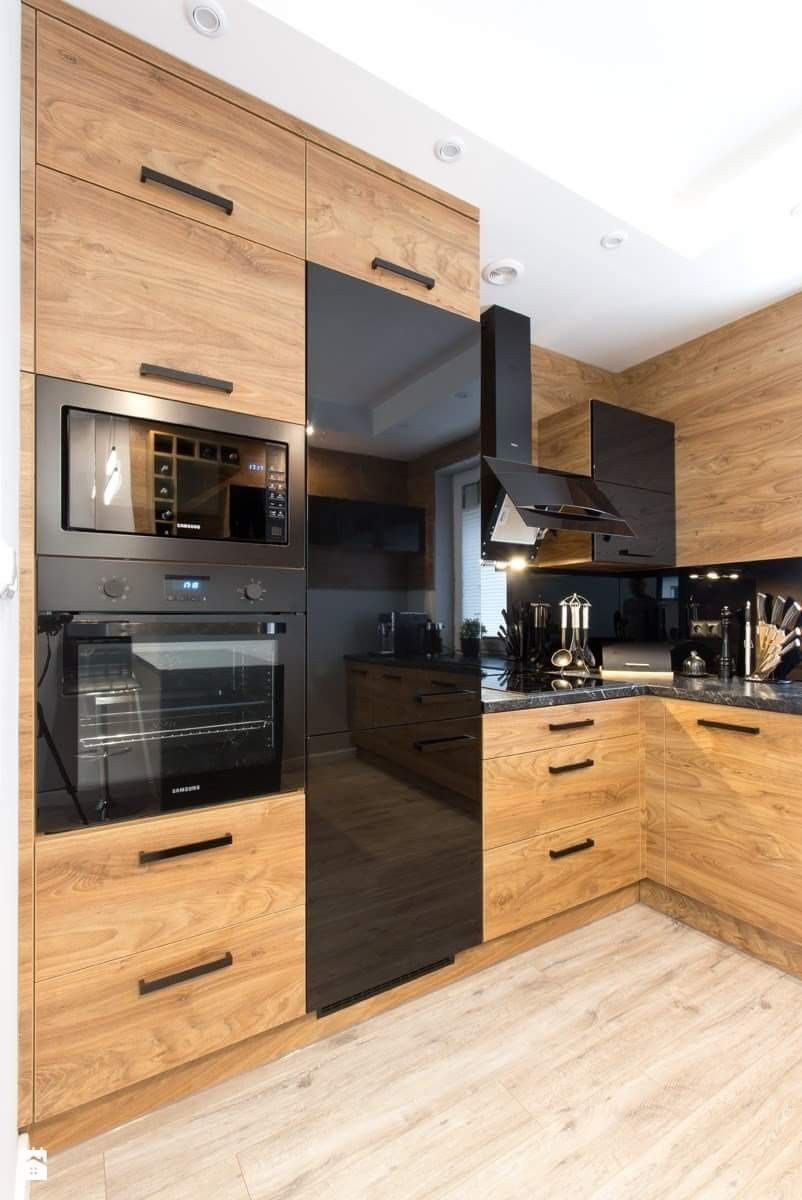 eletrodomésticos pretos em cozinha