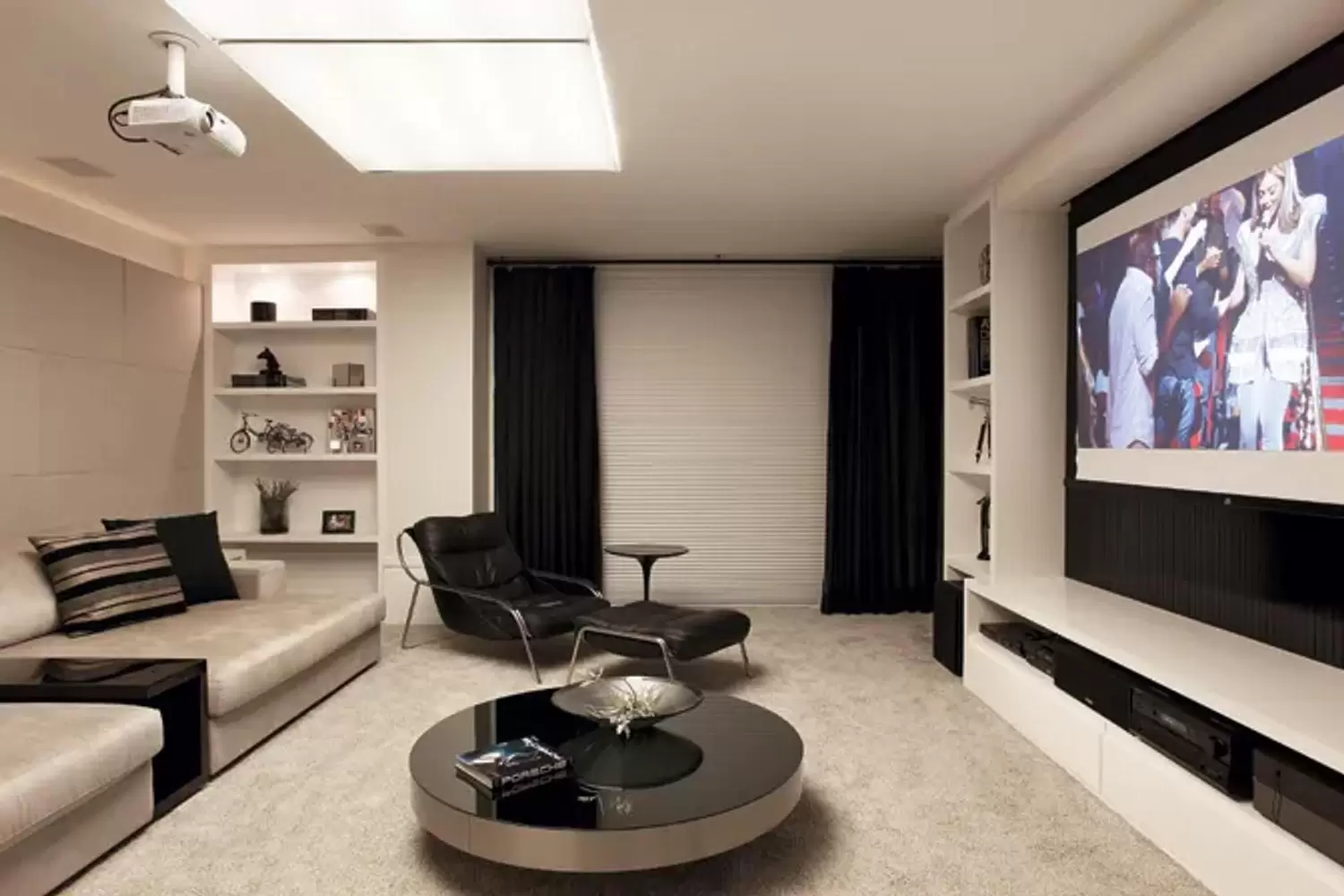 sala com projetor