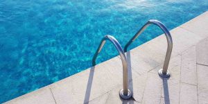 como escolher revestimento de borda de piscina