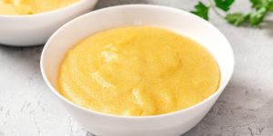 Como fazer polenta molinha e cremosa e o que servir