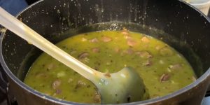 Sopa de ervilha na panela de pressão
