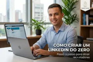 Jovem sorrindo em mesa com laptop e LinkedIn aberto, 2026