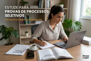 Jovem estudando lógica e português para processos seletivos 2026